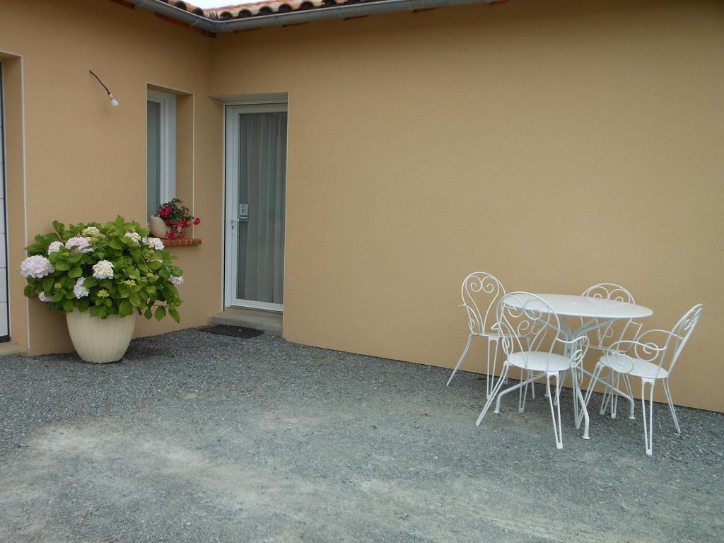Chambre D'Hotes La Basse Gougeonniere Neuvy-en-Mauges Zewnętrze zdjęcie